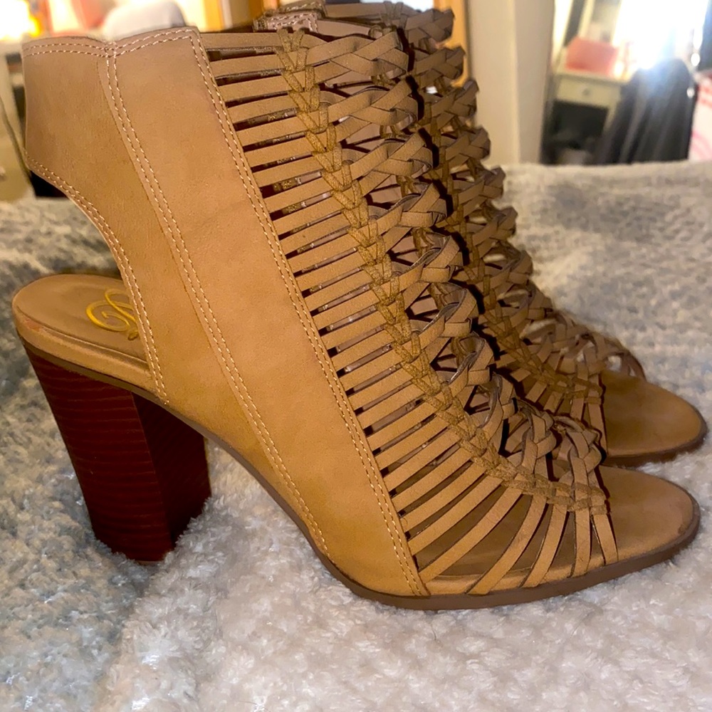 Heels - Picture 2 of 2